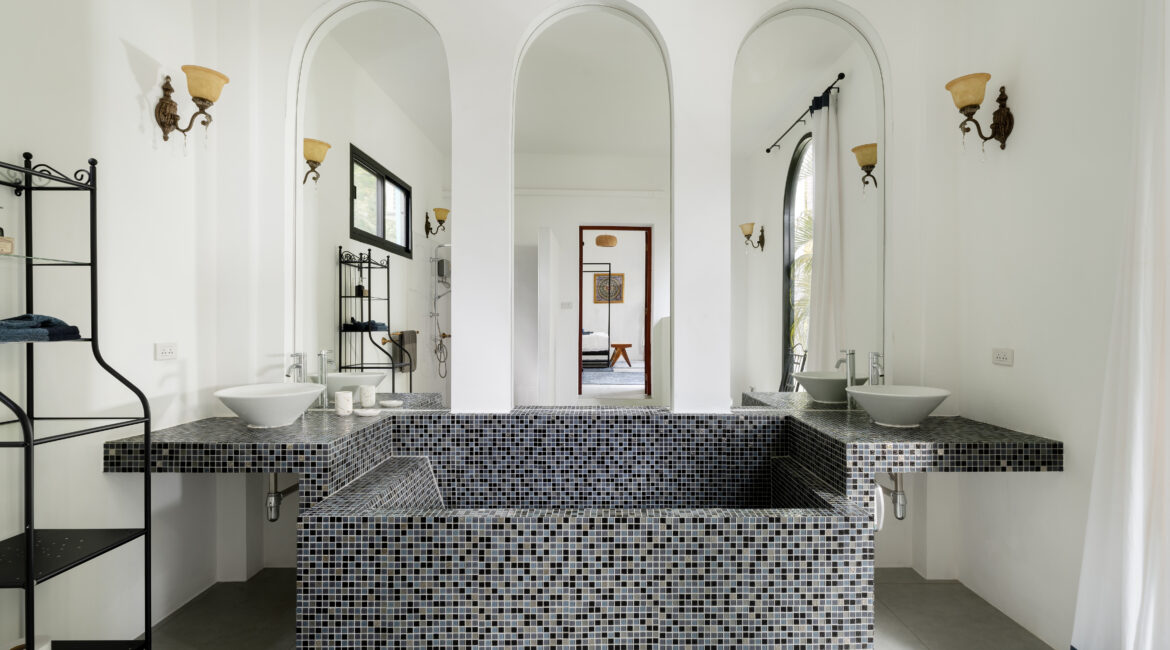 Bathroom master bedroom 1