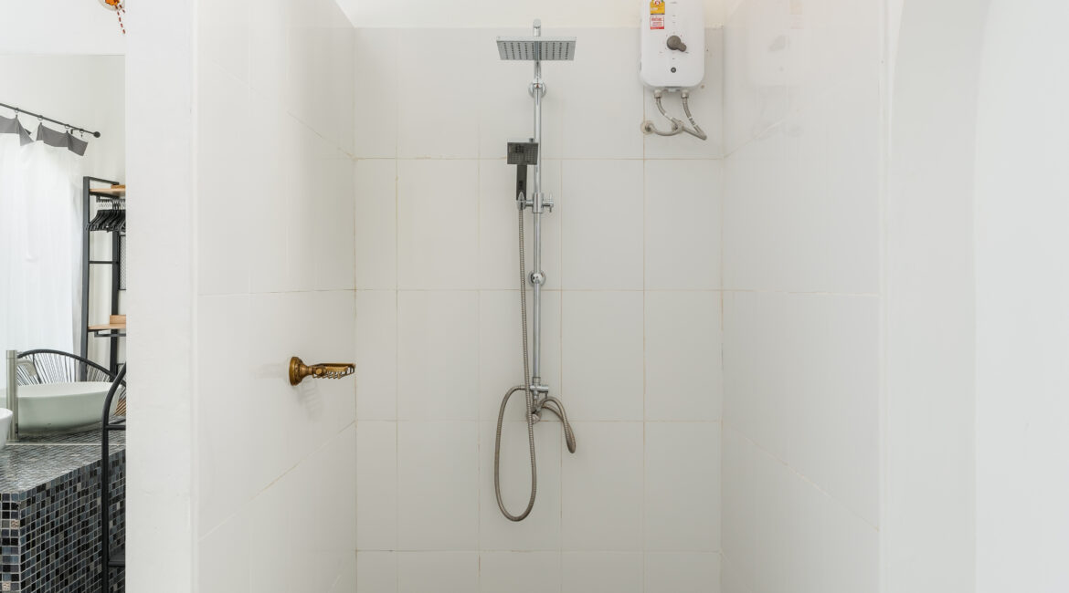 Bathroom master bedroom 2