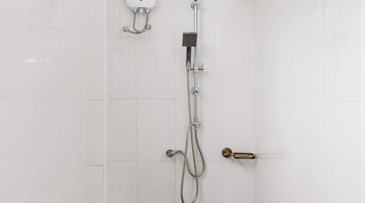 Bathroom first-floor bedroom 1