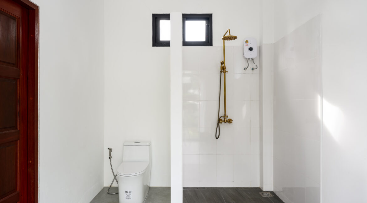 Bathroom first-floor Bedroom 2