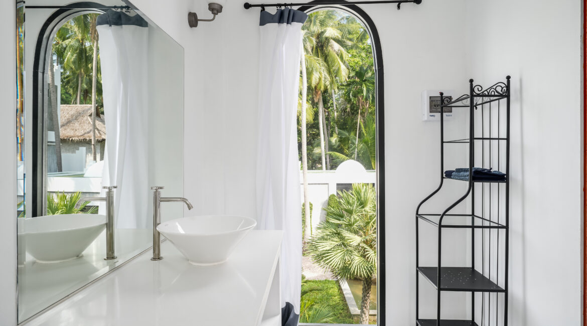 BATHROOM FIRST FLOOR BEDROOM