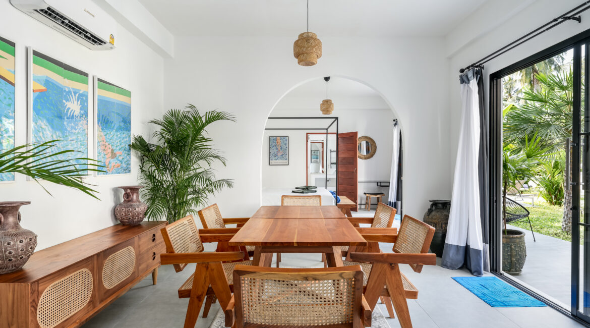 MASTER BEDROOM LIVING ROOM AREA 2