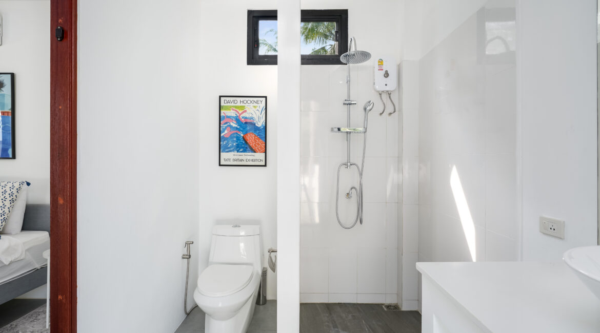 BATHROOM FIRST FLOOR BEDROOM