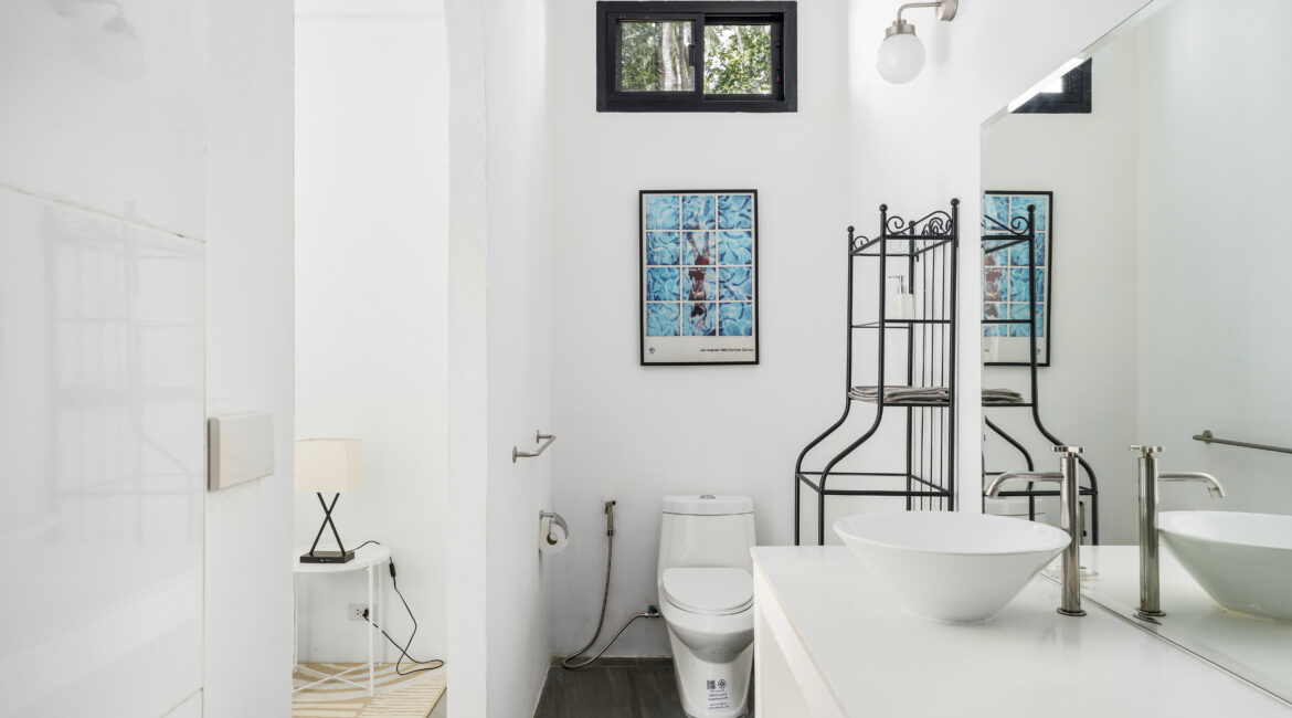 BATHROOM GARDEN BEDROOM 1