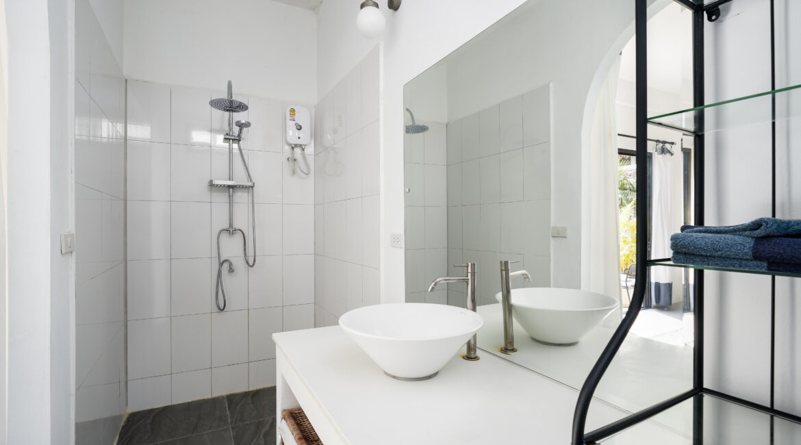 BATHROOM GARDEN BEDROOM 2