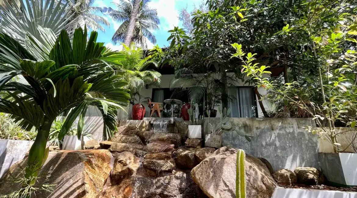 Waterfall & Terrace in front of bedroom 2